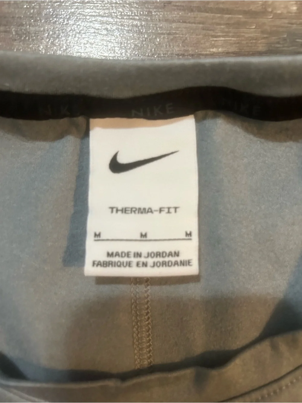 Nike Women’s Long-Sleeve Therma-Fit Long Sleeve Top in Light Gray Size  Medium